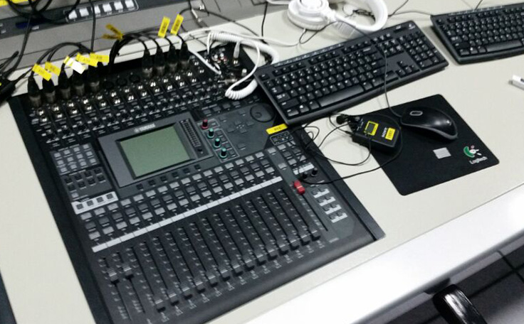 通用舞臺承建藍(lán)騎士水運(yùn)動中心演藝舞臺機(jī)械、燈光及舞臺幕布建設(shè)