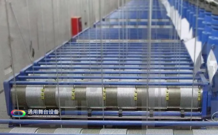 單層纏繞舞臺吊桿機（定制型）：行程檢測、沖頂保護、松疊繩保護、超載保護、變頻調速、單、多臺編組運行