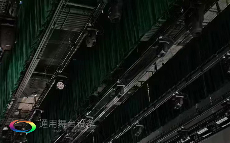 基于組態(tài)軟件技術(shù)和PLC控制技術(shù)的集散式舞臺(tái)吊桿控制系統(tǒng)