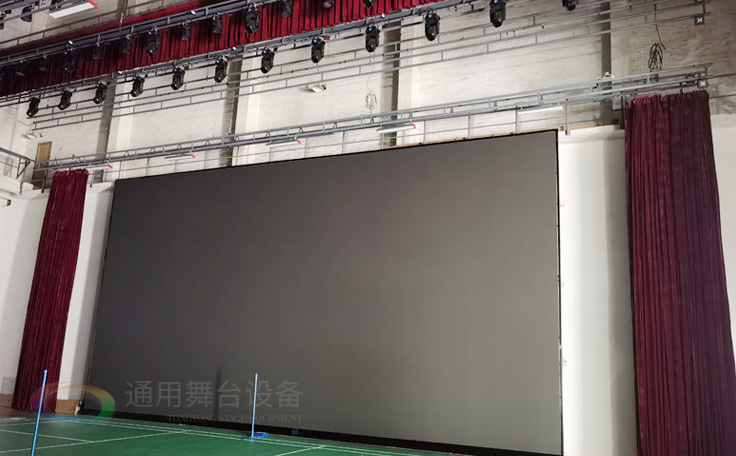 廣州黃花崗禮堂選擇通用舞臺！禮堂幕布、舞臺吊桿、舞臺燈光項目圓滿竣工！