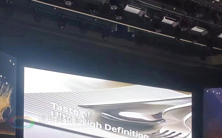 通用舞臺吊桿為曲靖電視臺演播廳提供從系統(tǒng)設(shè)計、設(shè)備成套、安裝施工、系統(tǒng)調(diào)試及技術(shù)支持一體化服務(wù)