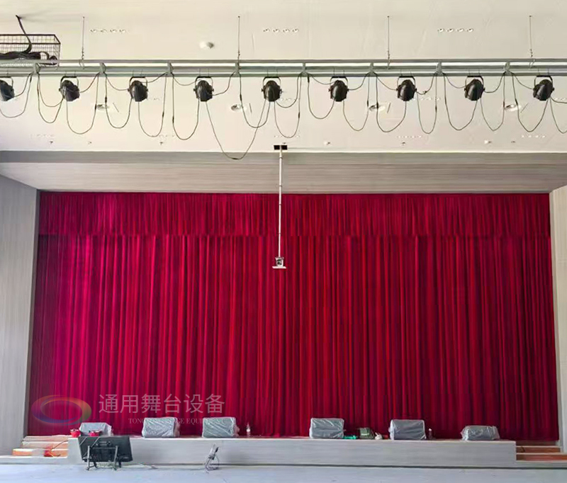 泰州通用舞臺設備有限公司舞臺電動軌道、舞臺吊桿、金絲絨防火阻燃幕布定制