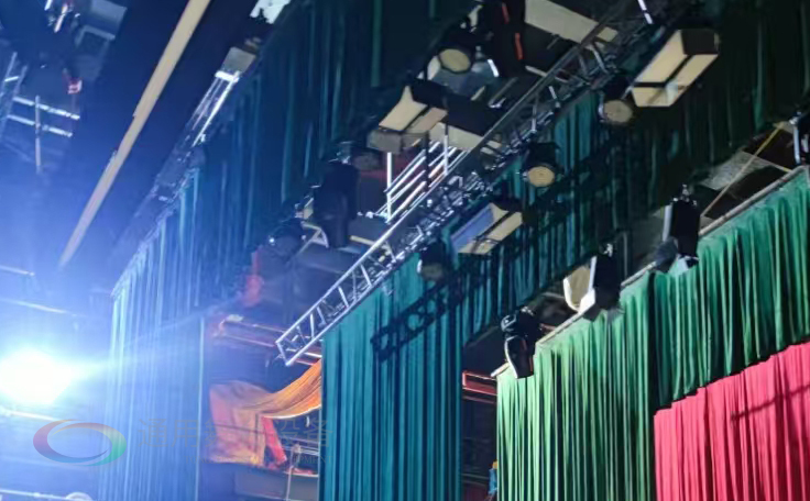 通用舞臺設備興化將軍路小學報告廳舞臺吊桿項目